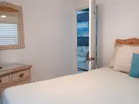 Serenity on the Bay1 - One Bed Airport Supermarkets Shops and Restaurants Close! Hotels in Cayman Brac