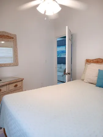 Serenity On The Bay1 - One Bed Apt Close to Supermarkets, Shops and Restaurants! Отели в г. Кайман-Брак