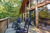 STUNNING CABIN & VIEWS — Theater, Hot Tub & more! Hotels near Kear's Broom Shop