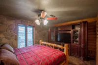 Escape to your mountain retreat, minutes from Buffalo National River