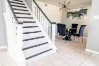 Modern 2-bedroom home with loft and indoor fireplace! Hotel a Carrollton