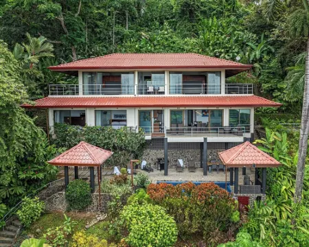Exotica-All Suite House & Killer Views. On-site Staff-Gated Community-Paved Road Hôtels à : Savegre de Aguirre
