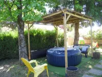 ENTIRE HOUSE 3 BEDROOMS. 5 people 145 € PER NIGHT WIFI SWIMMING POOL JACUZZI