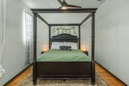 Circle Overlook-Private Downtown apartment