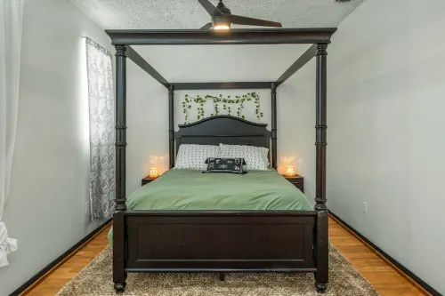 Circle Overlook-Private Downtown apartment