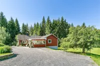 100 year old villa close to nature & lake