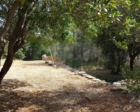 Provencal cottage surrounded by olive trees for lovers of calm and nature. Hotéis em Ceyreste
