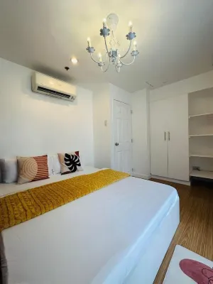SMTH Suites - Yellow One