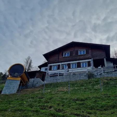 Chalet in Montreux mit Gartenhaus, Jacuzzi, Sauna und Einmaliger Aussicht! Отели рядом с достопримечательностью «Caux Palace»