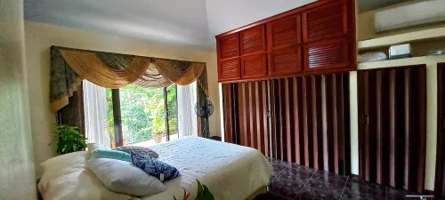 The Jungle House .only 5 minuts the Beach