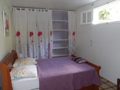 Large T2 ground floor In the countryside of Fort de France Hotel di 