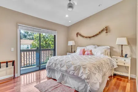 Premier Carlsbad furnished 2 bdrm townhouse for rent -ocean and sunset views Отели рядом с достопримечательностью «Флауэр Филдс»