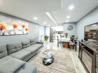 Spacious 2Bd family suite with full kitchen. Centrally located. Hotels near Glen Eden