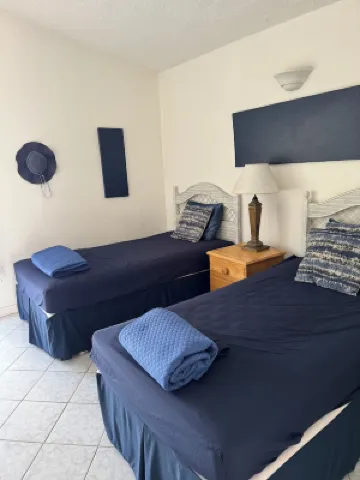 Waterfront Villa  5 min to beaches Hotels in 