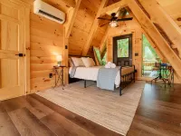 Tranquil retreat nestled in the breathtaking landscape of Hocking Hills. Hotels in Swan Township