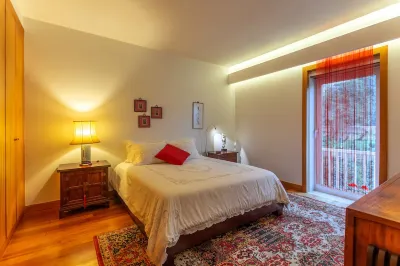 Apartment with terrace, sea and mountain views Các khách sạn ở 