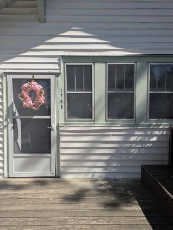 Casey's Cottage- Georgia Ave