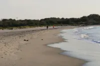 Adorable Beach Cottage, Pet Friendly, Mid & Long Term Until Memorial Day 2027 - 비치