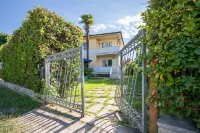 Villa near the sea exclusive garden, parking, wi -fi, bbq - 2-Star