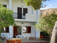 Beach House with Large Garden (Seaside Paradise Vasto) Hotele w: Vasto