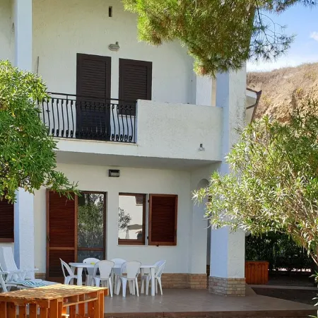 Beach House with Large Garden (Seaside Paradise Vasto)