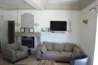 Mas Delgado, in the heart of the Luberon, at the foot of Mont Ventoux. Hotels in Monteux