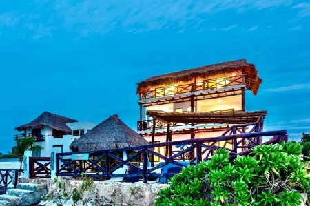 Casa Libelula Beachfront House Отели рядом с достопримечательностью «Playa Holbox»