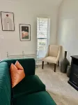 Erin's Emerald Estate-Cozy Loft