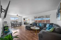 POOL,Spa, Movie Room, BBQ and Games! Family Vacation Home