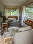 West facing Oceanfront cottage, 1 bedroom ; 4 kms  from Victoria Int. Airport