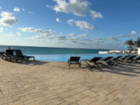 Ocean Pearl Bimini Bay Entire Condo Close to Pool with an optional golf cart