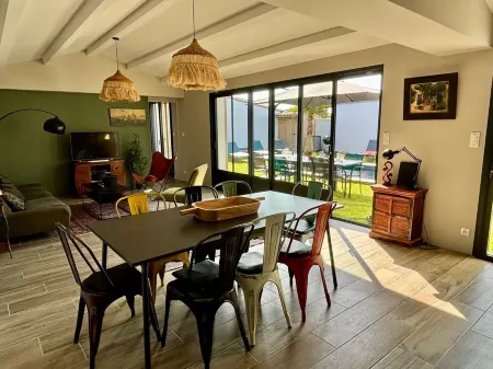 Jolie Maison Neuve, 4 Chambres, Piscine Chauffée Отели в г. Сент-Мари-Де-Ре