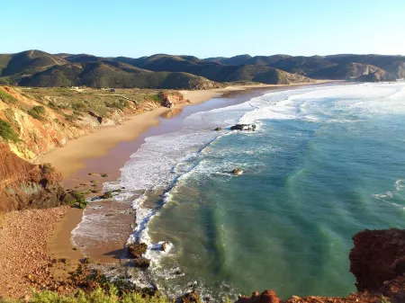 Villa with swimming pool 800 m from the beach.