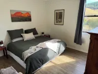 Native Valley Cottage is a peaceful, tranquil hideaway in the Tumbarumba area.
