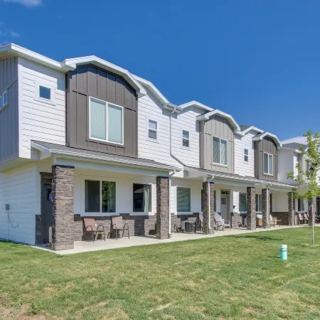 Garden City Townhome, Close to Parks and Downtown!