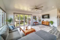 Walk to Beach: Koloa Getaway w/ Ocean Views - Parkering