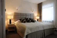 Columna Medica Hotels in Паб'яніце
