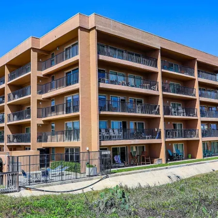 Seagull 101 Minium 3 Bedroom Condo by RedAwning
