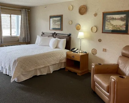 Paddle Wheel Inn Hotels in Ogle County