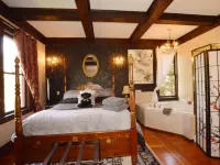 Marketa's Bed and Breakfast Hotels near Laurel Point