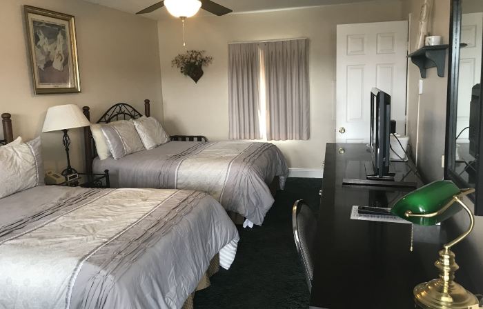 Longhouse Lodge Motel