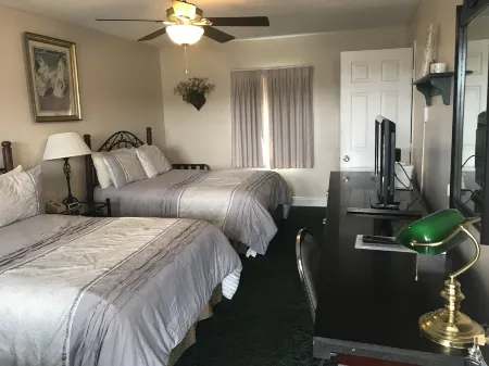 Longhouse Lodge Motel Отели в г. Reading