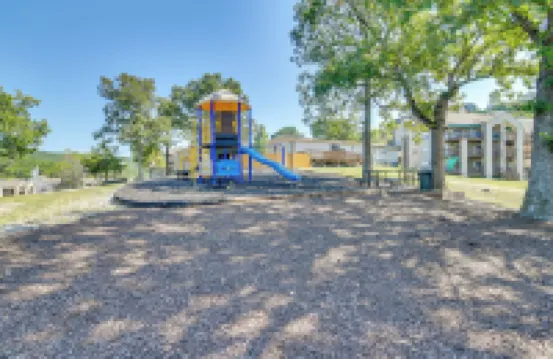 1 Mi to Silver Dollar City! Lake-View Family Haven