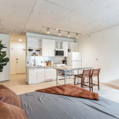 Sleek DT Cleveland Apt at City Club Hotels near 5th Street Arcades