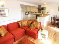 Kestrel Cottage Отели в г. Картмел