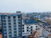 Hotel Everest Rdc