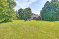 Family Getaway w/ Deck: 3 Mi to Lake Champlain -  Ferienwohnungen
