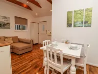 Lair Close Cottage Hotels in Eavestone