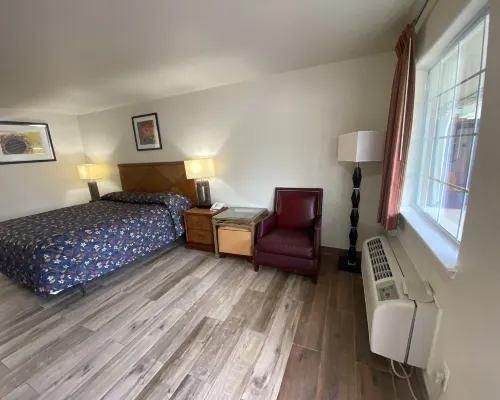 Cedar Creek Inn Hotels in Burnet County