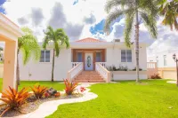 Big Vacation House Hotels in Arenales Altos